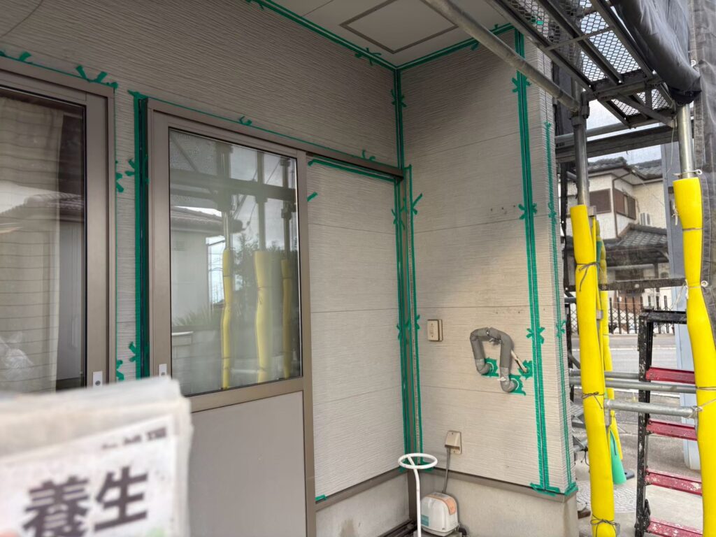 塗装しない箇所を保護します