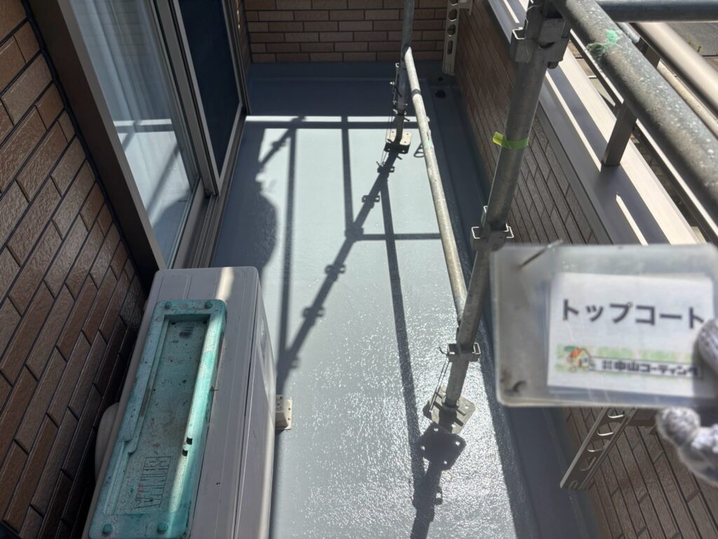 トップコートを塗り終え、防水施工完了です