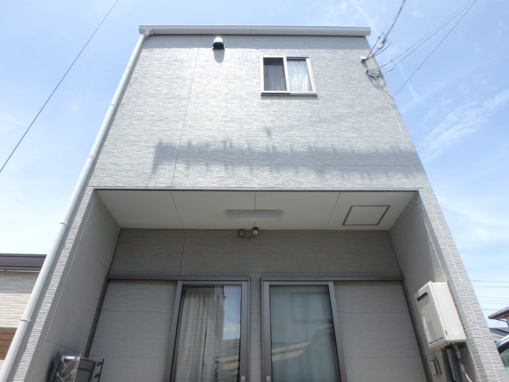 施工前 　正面から見た外観です