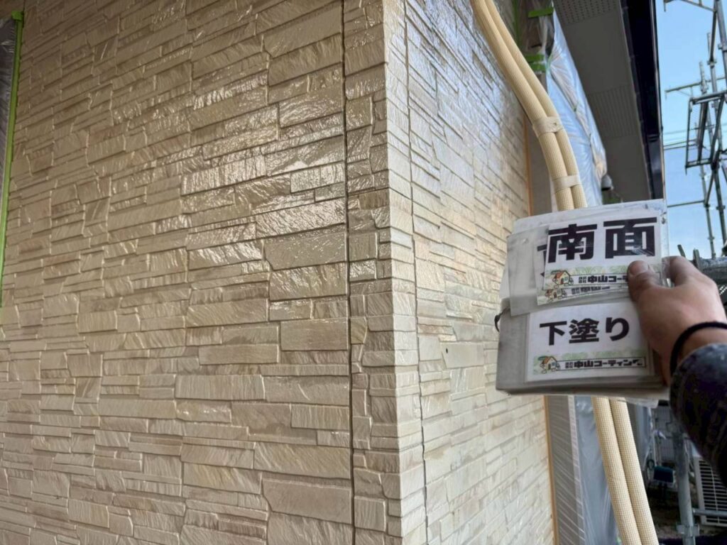 塗り残しがないよう確認しながら進めていきます