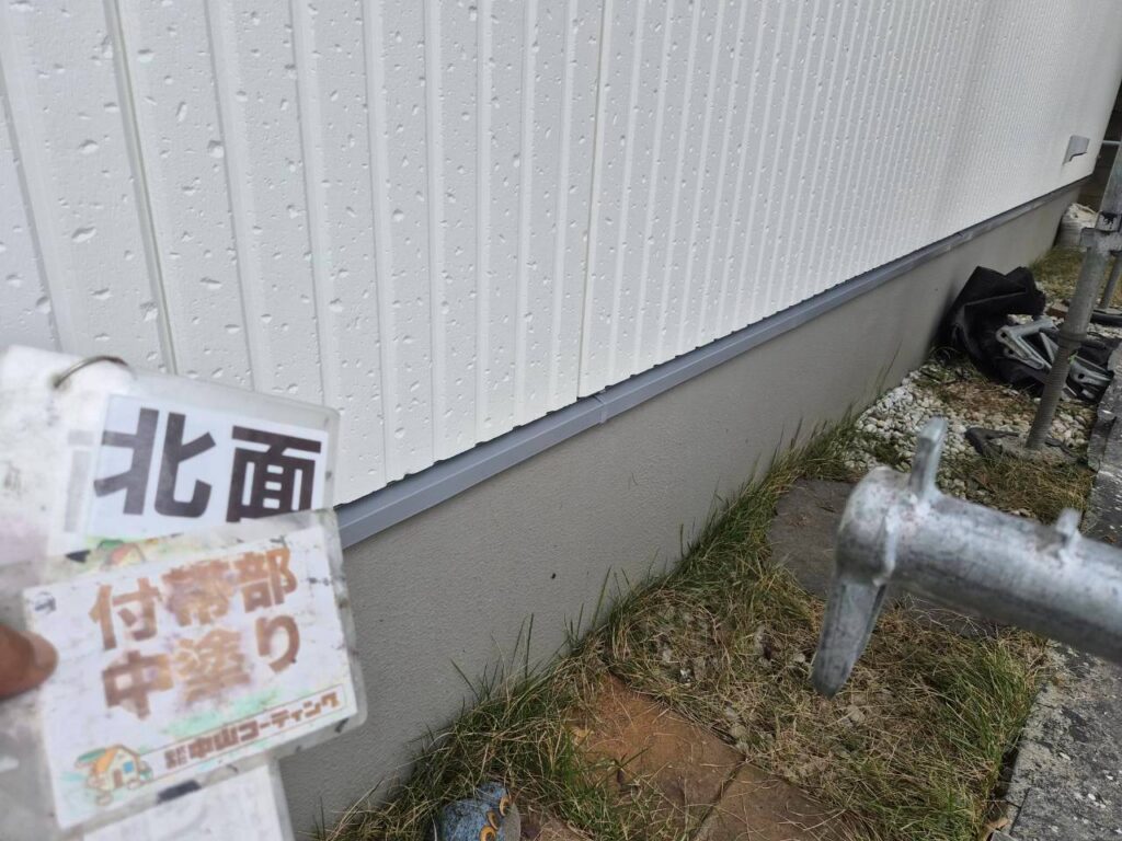 水切りの中塗りを終え、色合いが整いました